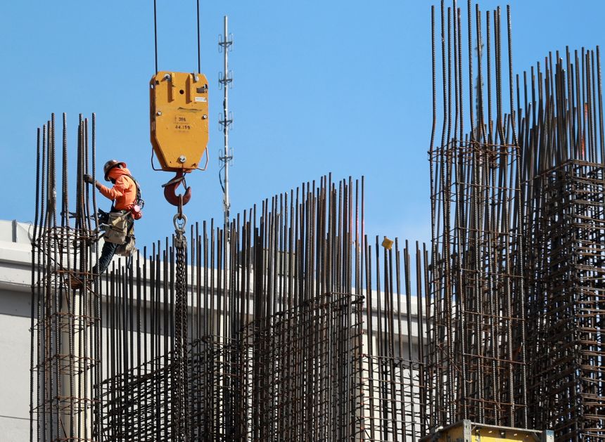 La industria de la construcción perdió 7,000 empleos en agosto. Los economistas afirman que la construcción y otras industrias sufren una oferta más gloriosa a los trabajadores en el contexto de la administración de inmigración de Trump.